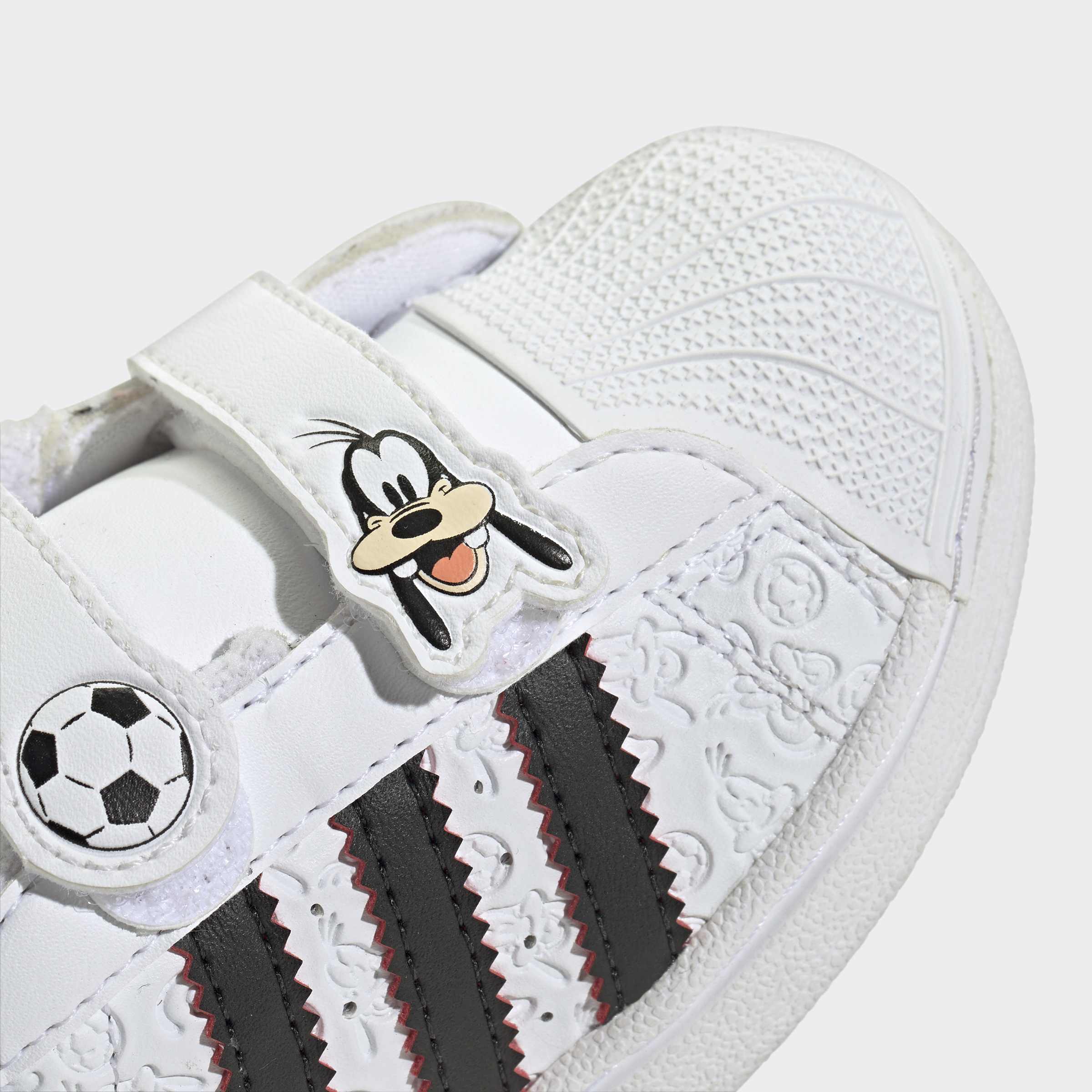 Toddlers adidas Originals Disney Superstar II Comfort Closure Shoes Goofy