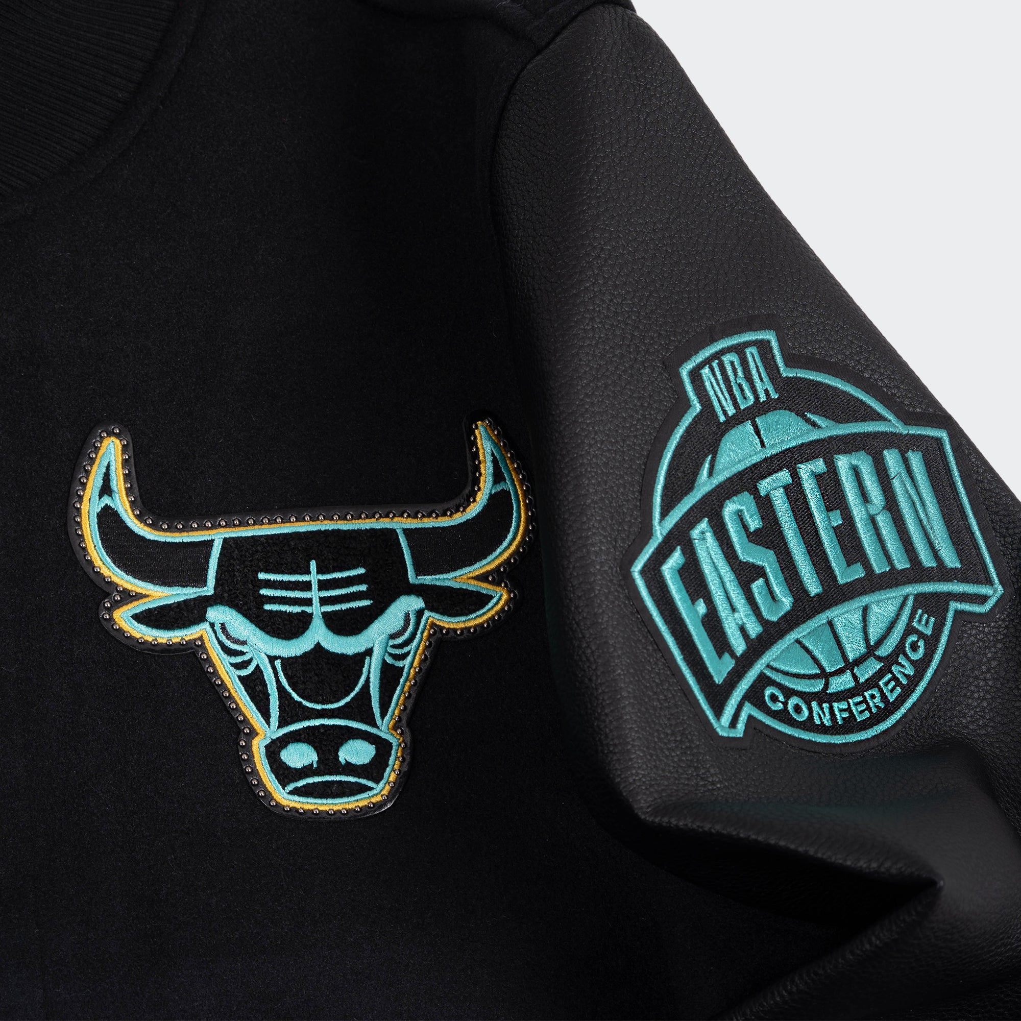 Men’s Pro Standard Chicago Bulls Varsity Jacket Black