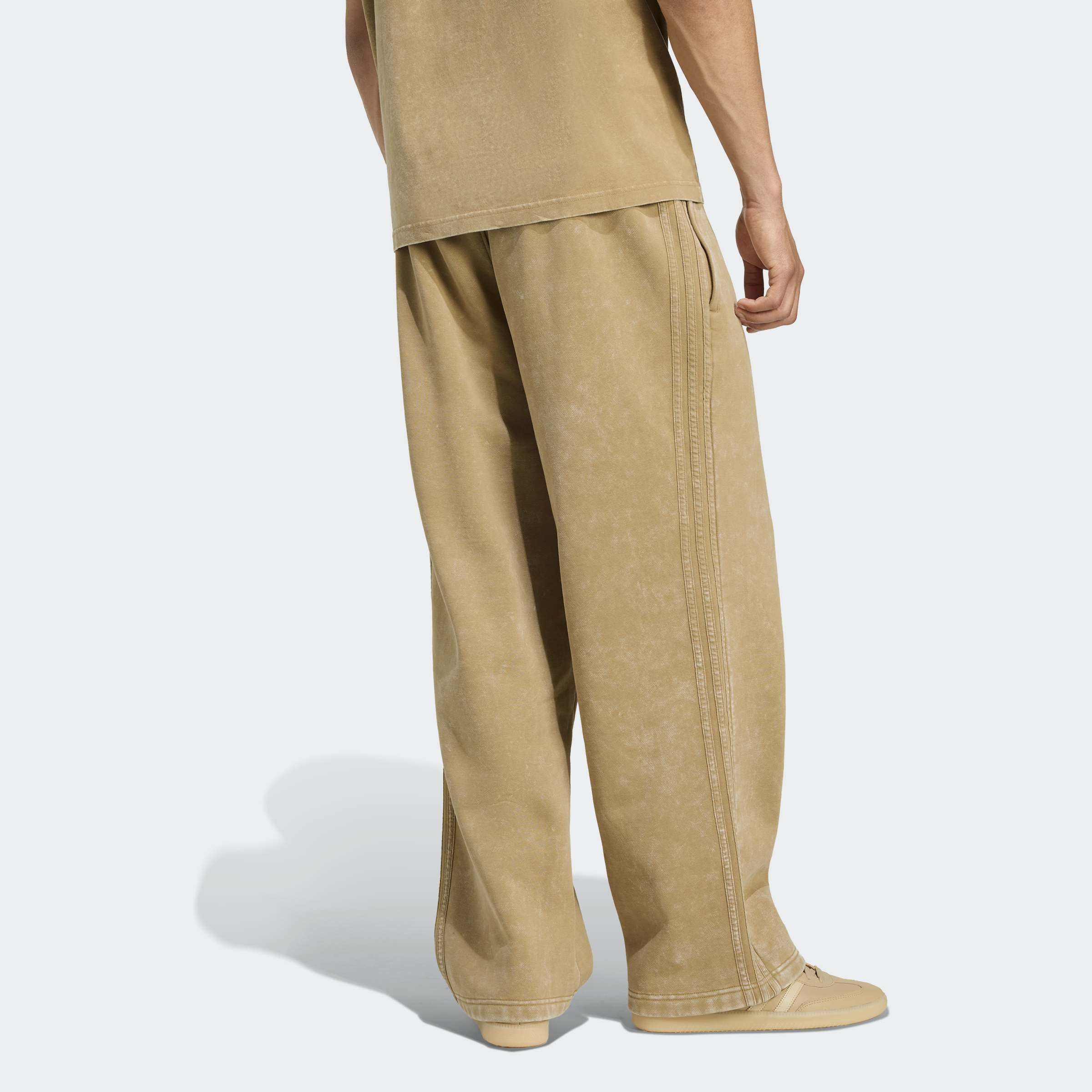 adidas Originals Washed Sweat Pant Cardboard | Chicago City Sports