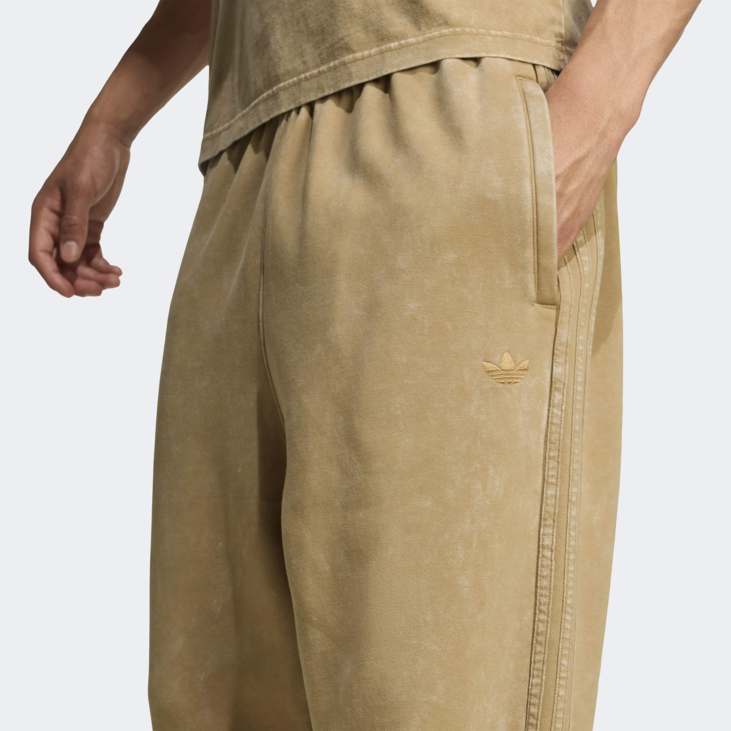 adidas Originals Washed Sweat Pant Cardboard | Chicago City Sports