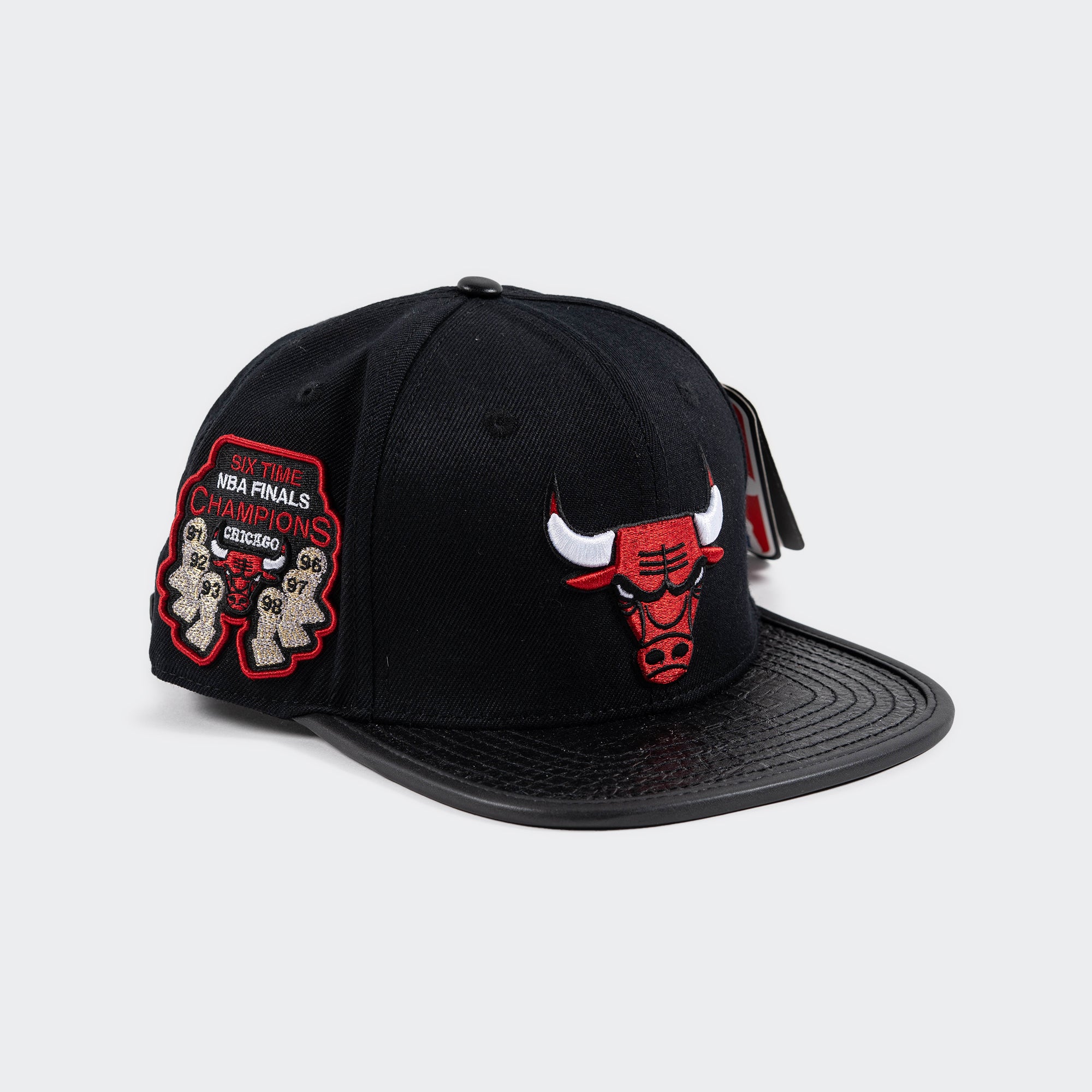 NBA CHICAGO BULLS キャップ Pro Standard Chicago Bulls Strapback Hat Black | Chicago City Sports