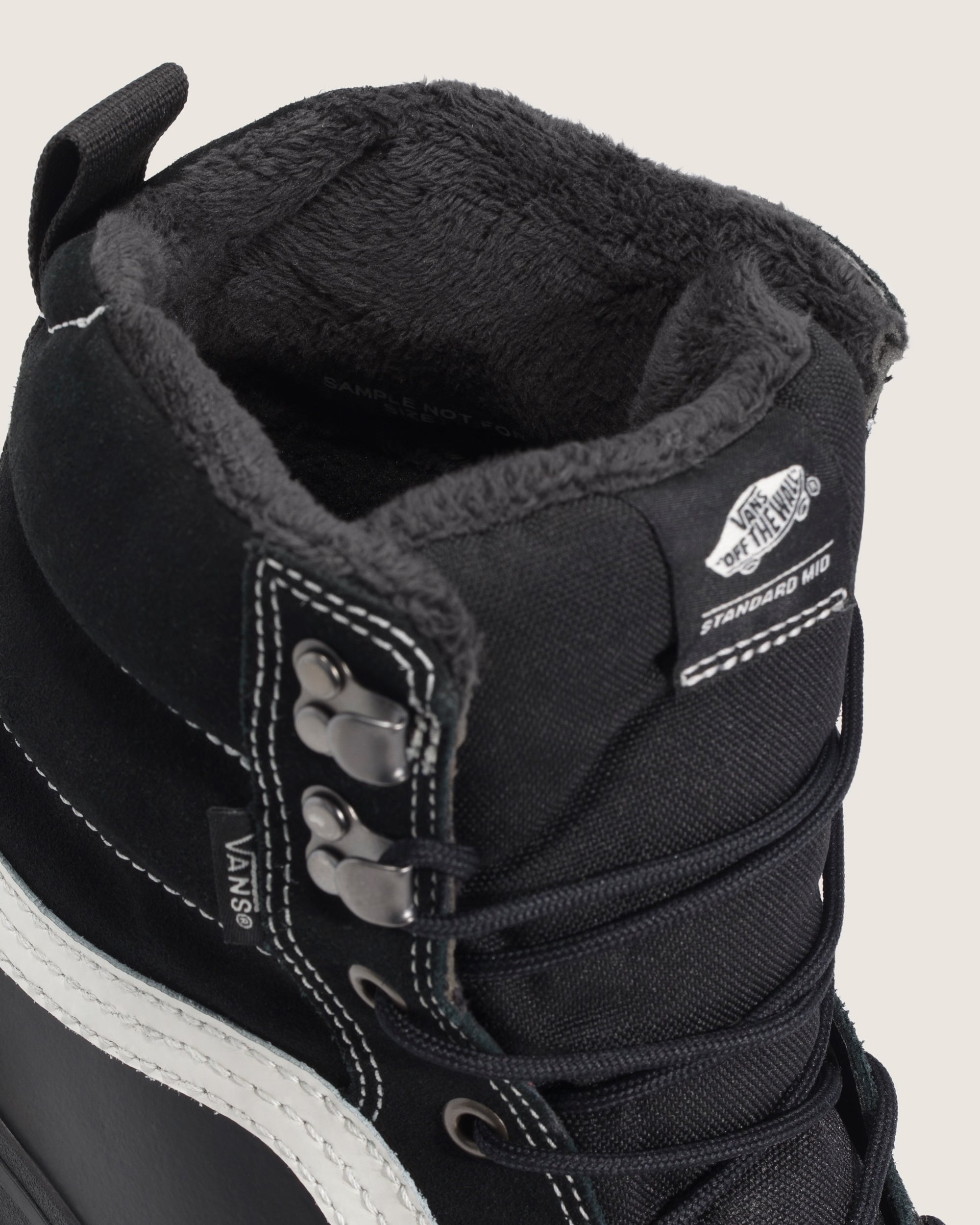 Men's Vans Standard Mid 2.0 Boots Black/White