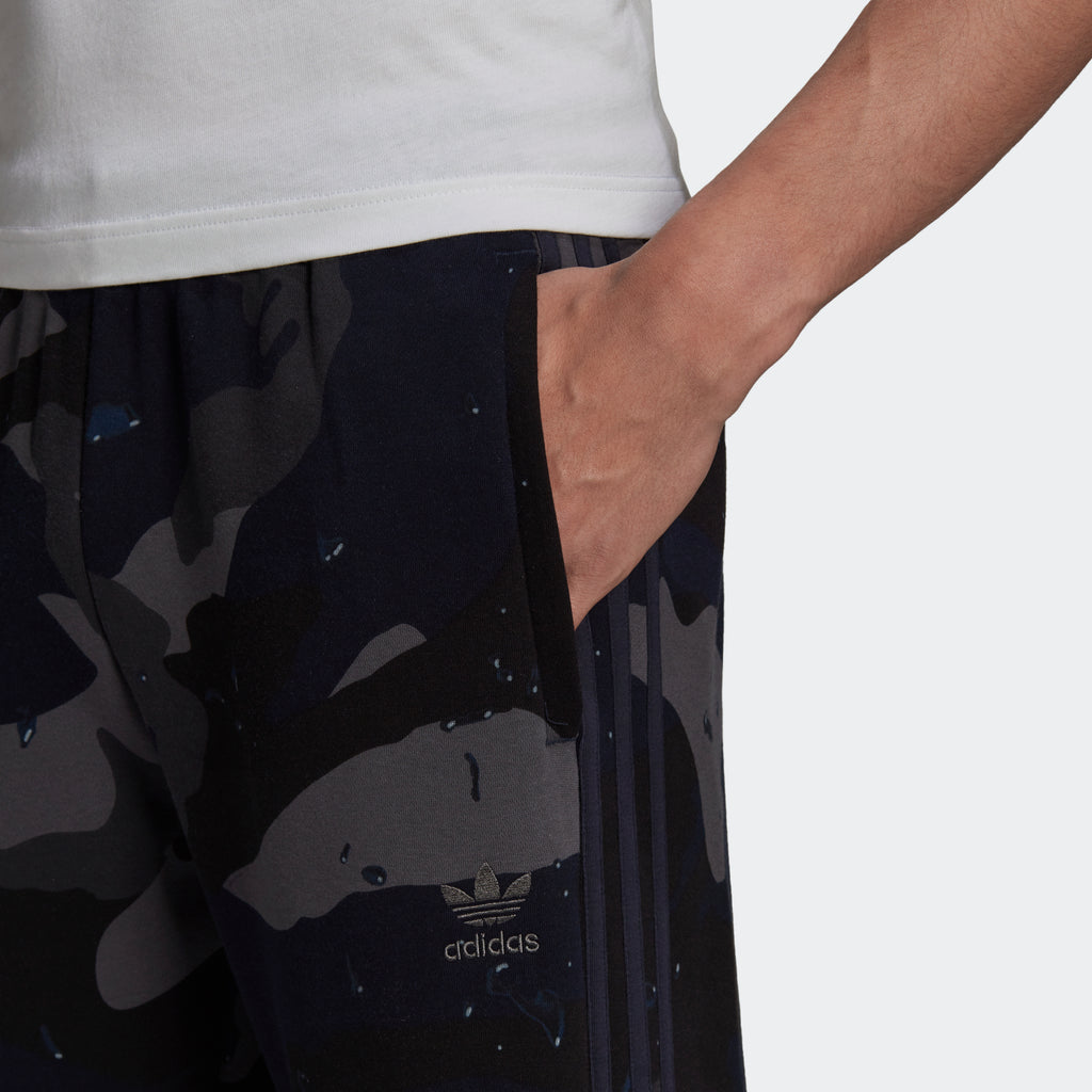 Men's adidas Originals Graphics Camo Sweatpants Night Navy
