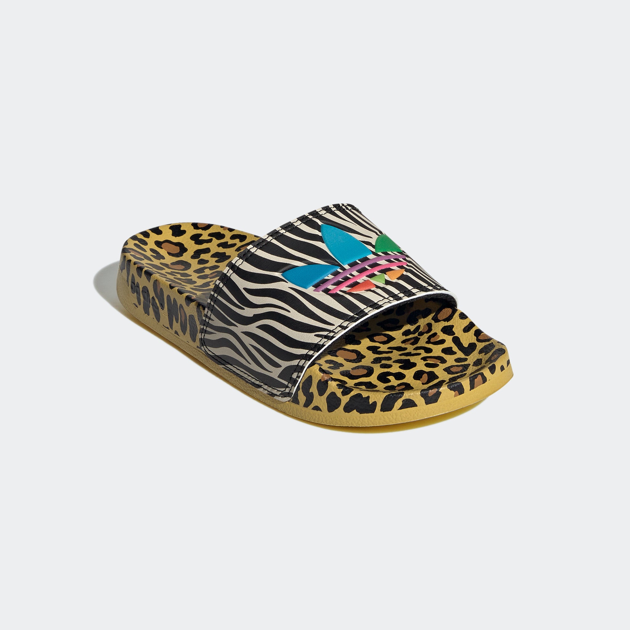 Adidas adilette slides shops leopard